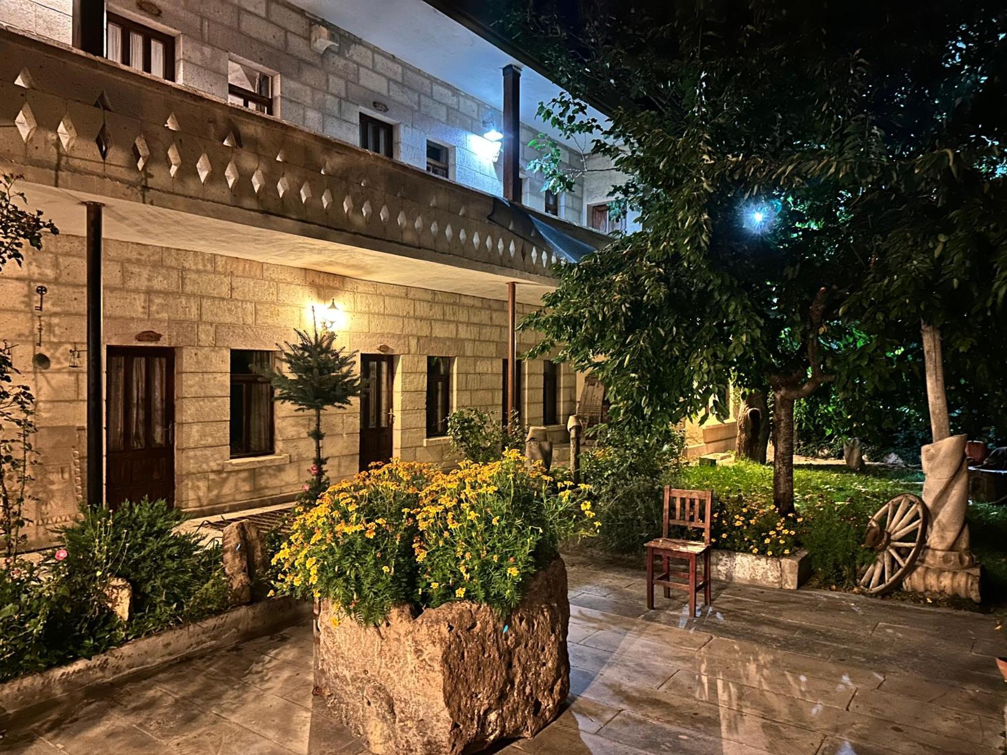 Anatolia Raymonde Cave House Hotel Uchisar Exterior photo