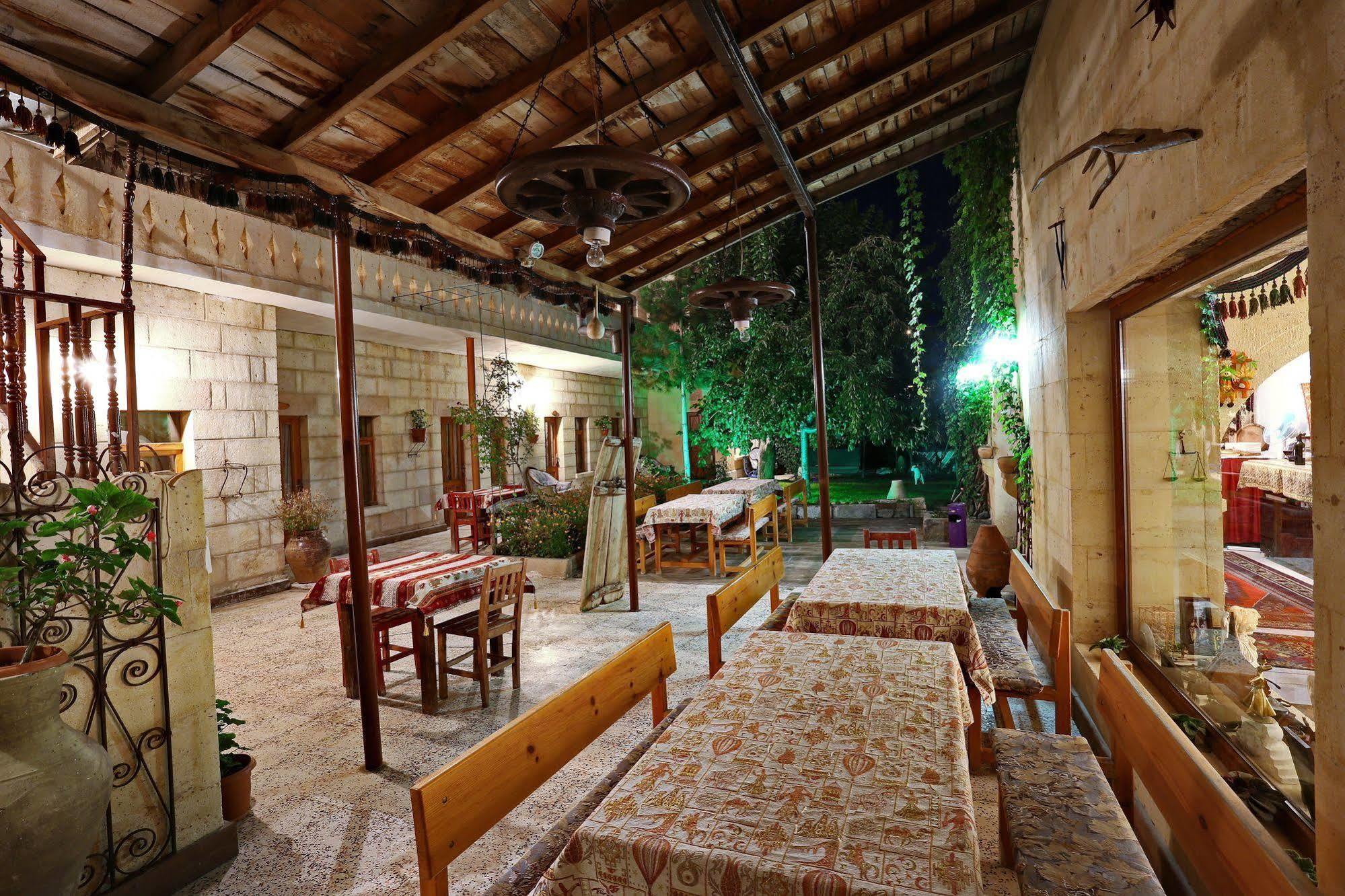 Anatolia Raymonde Cave House Hotel Uchisar Exterior photo